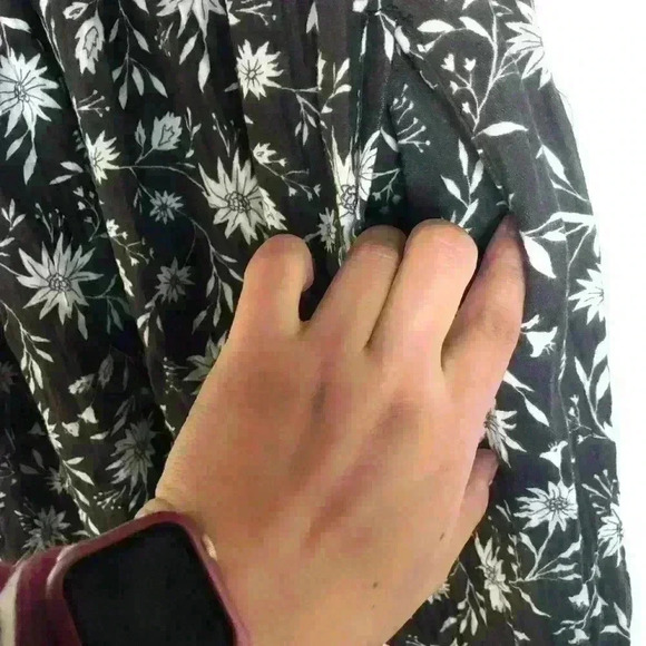 Rylee+ Cru Floral Gray and White Dress Size Small. - Picture 6 of 9